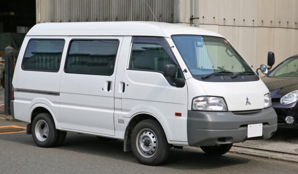 Mitsubishi_Delica_Van_001