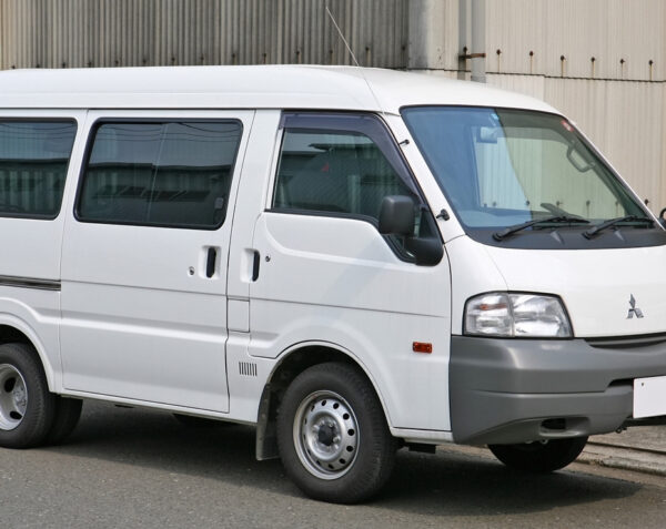 Mitsubishi_Delica_Van_001