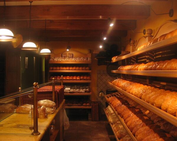 1024px-Piekarnia_-_bakery_shop